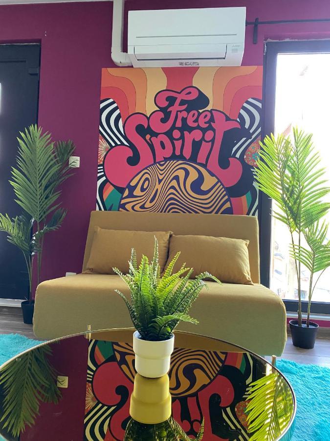 Capsule Groovy-Jacuzzi-Sauna-Billard-Netflix- Nintendo Switch & Jeux Mons Extérieur photo