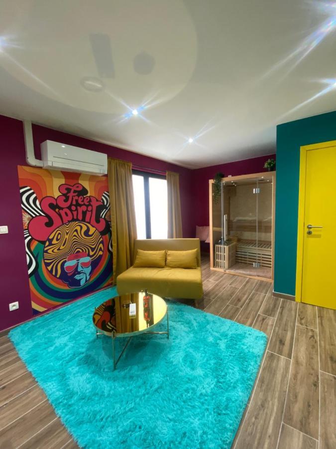 Capsule Groovy-Jacuzzi-Sauna-Billard-Netflix- Nintendo Switch & Jeux Mons Extérieur photo