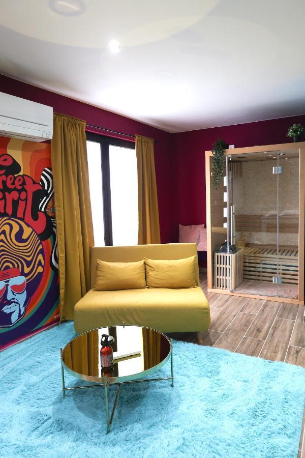 Capsule Groovy-Jacuzzi-Sauna-Billard-Netflix- Nintendo Switch & Jeux Mons Extérieur photo