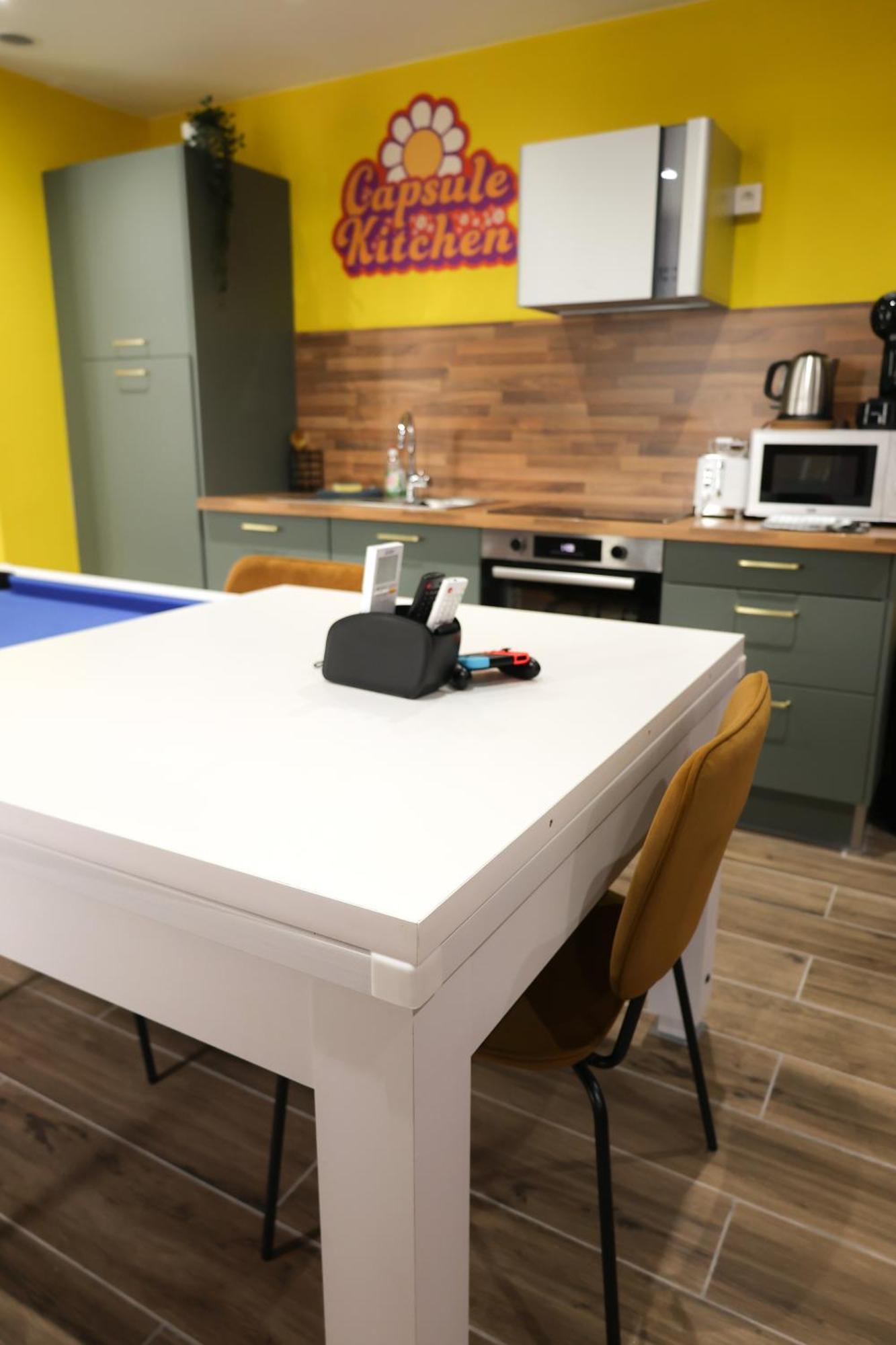 Capsule Groovy-Jacuzzi-Sauna-Billard-Netflix- Nintendo Switch & Jeux Mons Extérieur photo