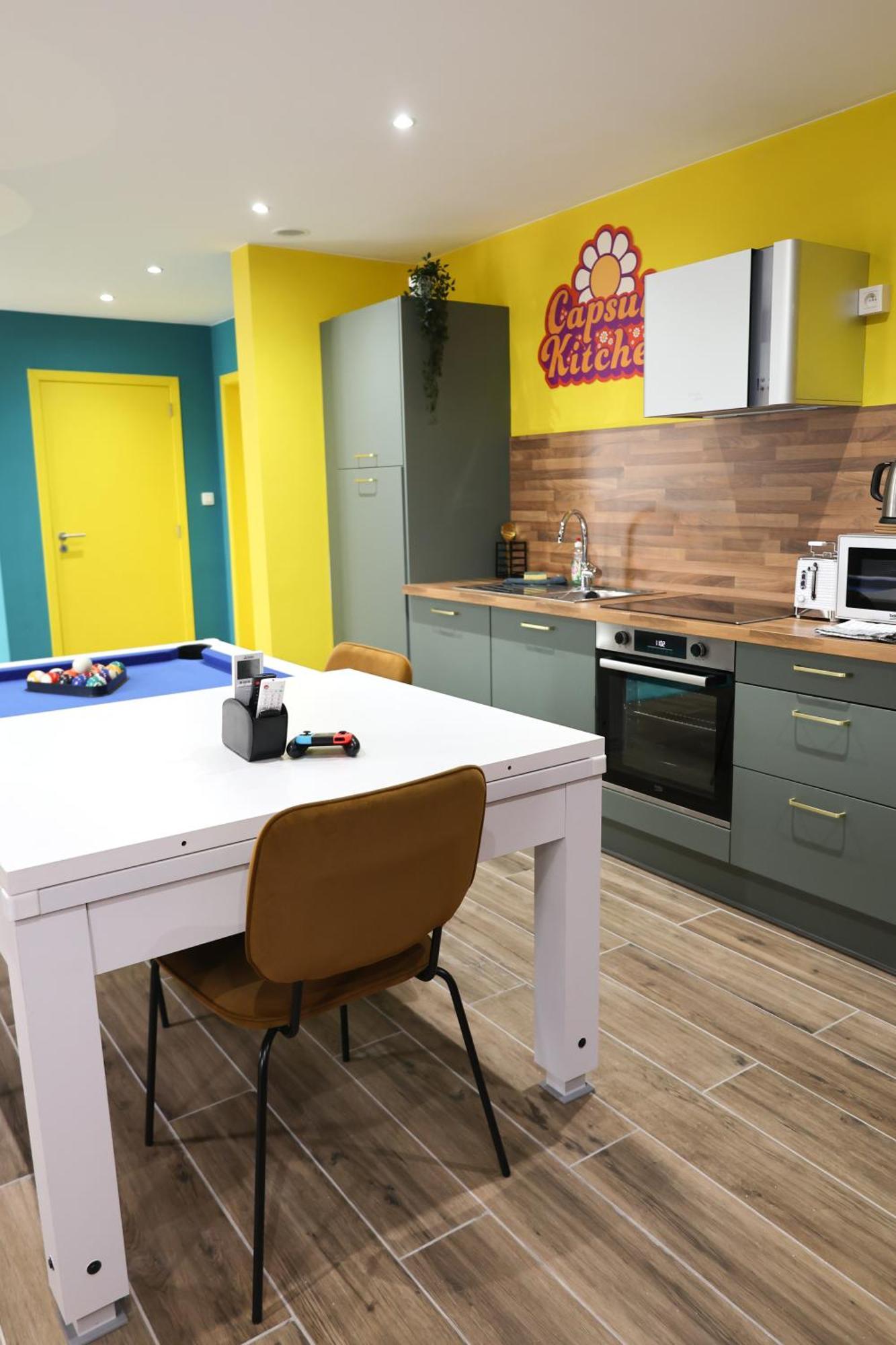 Capsule Groovy-Jacuzzi-Sauna-Billard-Netflix- Nintendo Switch & Jeux Mons Extérieur photo