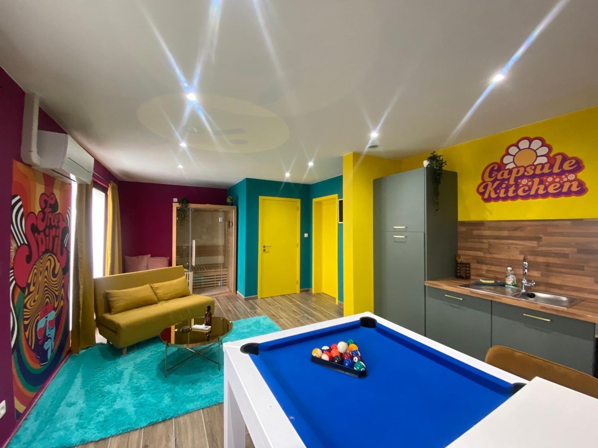 Capsule Groovy-Jacuzzi-Sauna-Billard-Netflix- Nintendo Switch & Jeux Mons Extérieur photo